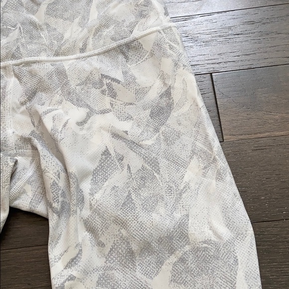 Lulu lemon mid legging - Picture 2 of 3